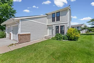 22559 Cranbrooke Dr, Novi, MI 48375 - Photo 3