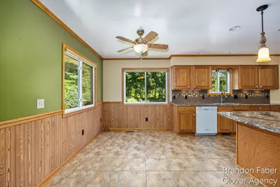 6660 Vinton Avenue NW, Comstock Park, MI 49321 - Photo 9