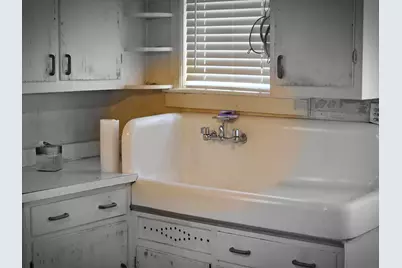 305 Chestnut Avenue, Hazel Park, MI 48030 - Photo 7