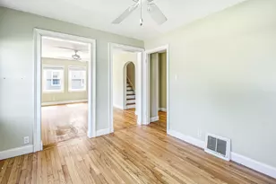 912 Kingsley Ave, Saint Joseph, MI 49085 - Photo 9