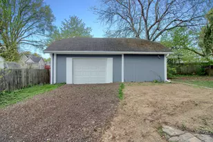 127 Bates St, Jackson, MI 49202 - Photo 35