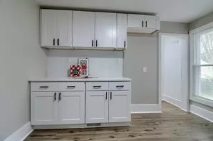 127 Bates St, Jackson, MI 49202 - Photo 13