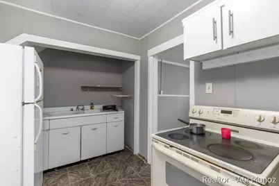 238 Travis Street NE, Grand Rapids, MI 49505 - Photo 17