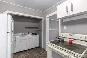 238 Travis St NE, Grand Rapids, MI 49505 - Photo 17