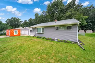 1511 Strathmoor Ln, Jackson, MI 49203 - Photo 3
