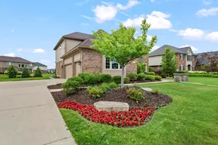 51847 Pierce Dr, Northville, MI 48167 - Photo 3