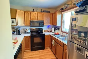 926 Village Ct, Holland, MI 49423 - Photo 3