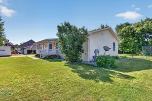 117 Charlotte St, Edmore, MI 48829 - Photo 5