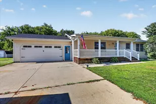 117 Charlotte St, Edmore, MI 48829 - Photo 3