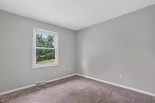 2665 Ridgecroft Dr SE, Kentwood, MI 49546 - Photo 15