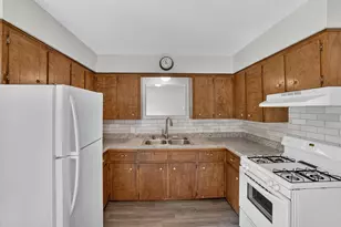 2665 Ridgecroft Dr SE, Kentwood, MI 49546 - Photo 9