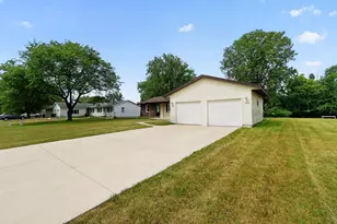 2665 Ridgecroft Dr SE, Kentwood, MI 49546 - Photo 3
