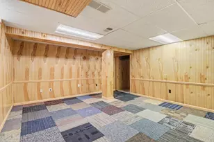 9295 Stonehouse Ave, Livonia, MI 48150 - Photo 27