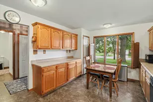 9295 Stonehouse Ave, Livonia, MI 48150 - Photo 13