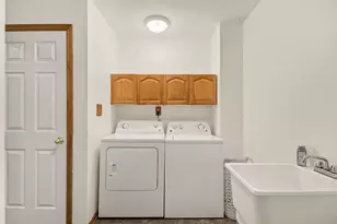 9295 Stonehouse Ave, Livonia, MI 48150 - Photo 23
