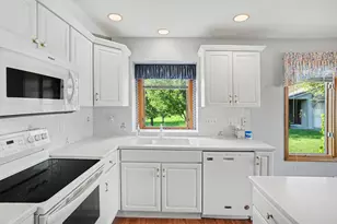233 Parkside Dr, Zeeland, MI 49464 - Photo 3