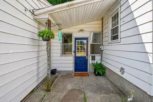 423 N Hudson St SE, Lowell, MI 49331 - Photo 3