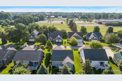 329 Hunters Run Circle, Holland, MI 49423 - Photo 7