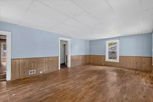 438 E Center St, Hastings, MI 49058 - Photo 7