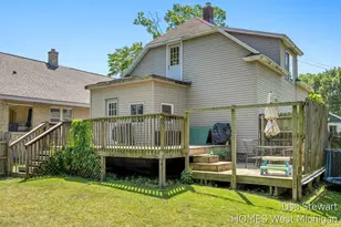 1131 Crescent St NE, Grand Rapids, MI 49503 - Photo 27