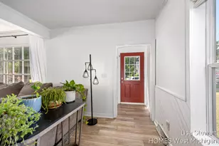 1131 Crescent St NE, Grand Rapids, MI 49503 - Photo 5