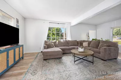 1131 Crescent Street NE, Grand Rapids, MI 49503 - Photo 7