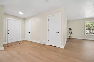 550 W 22nd St, Holland, MI 49423 - Photo 5
