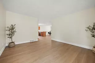 550 W 22nd St, Holland, MI 49423 - Photo 3