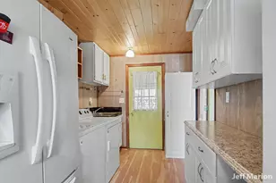 301 N Clay St, Greenville, MI 48838 - Photo 17