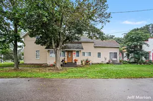 301 N Clay St, Greenville, MI 48838 - Photo 1