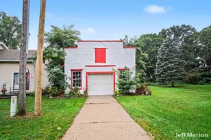 301 N Clay St, Greenville, MI 48838 - Photo 3