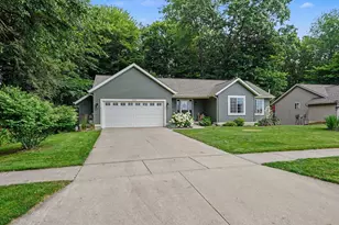 944 Oak Brook Ct, Middleville, MI 49333 - Photo 3