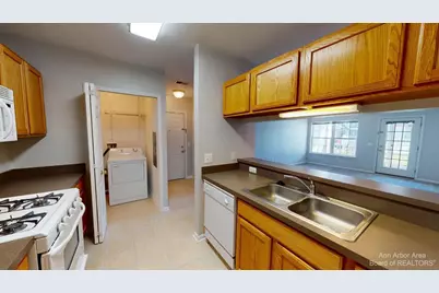 2785 S Knightsbridge Circle, Ann Arbor, MI 48105 - Photo 3