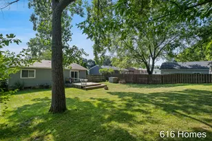 1911 Benjamin Ave NE, Grand Rapids, MI 49505 - Photo 27