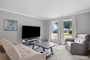 1911 Benjamin Ave NE, Grand Rapids, MI 49505 - Photo 5