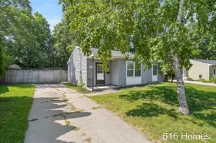 1911 Benjamin Ave NE, Grand Rapids, MI 49505 - Photo 3