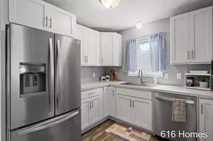 1911 Benjamin Ave NE, Grand Rapids, MI 49505 - Photo 7