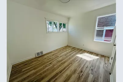 54 E Fairmount Avenue, Pontiac, MI 48340 - Photo 9