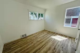 54 E Fairmount Ave, Pontiac, MI 48340 - Photo 9