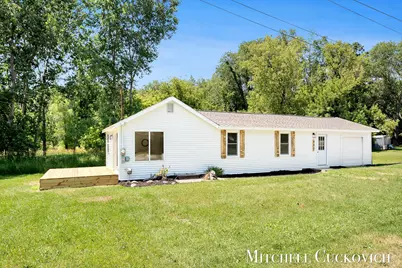 402 W Washington Street, Sheridan, MI 48884 - Photo 1