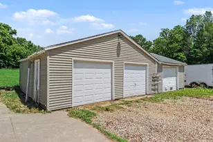 931 10th St, Plainwell, MI 49080 - Photo 23