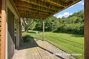 17515 Meadow Wood Rd, Spring Lake, MI 49456 - Photo 9