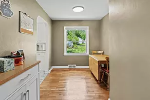 533 N Dexter Dr, Lansing, MI 48910 - Photo 7