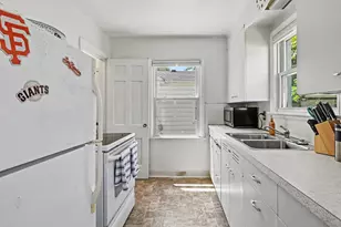 533 N Dexter Dr, Lansing, MI 48910 - Photo 9