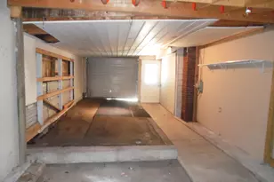 441 Adams St, Jackson, MI 49202 - Photo 9