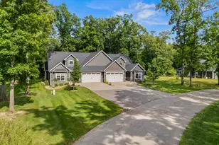 1222 Lochaven Cir, Hillsdale, MI 49242 - Photo 19