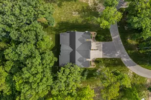 1222 Lochaven Cir, Hillsdale, MI 49242 - Photo 13