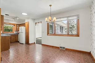 243 Briar Hill Dr, Battle Creek, MI 49015 - Photo 9