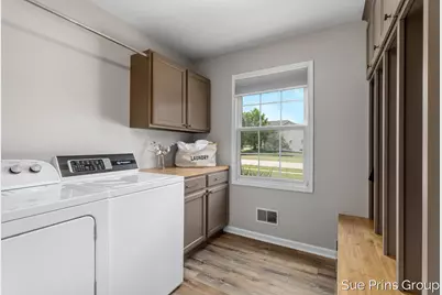6296 Sheldon Drive, Hudsonville, MI 49426 - Photo 13