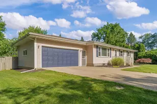 2214 Lynn Dr, Saint Joseph, MI 49085 - Photo 3